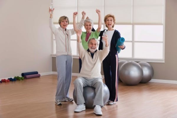 L’importanza dello sport nella vita degli over 70: uno studio evidenzia benefici anche sul cervello