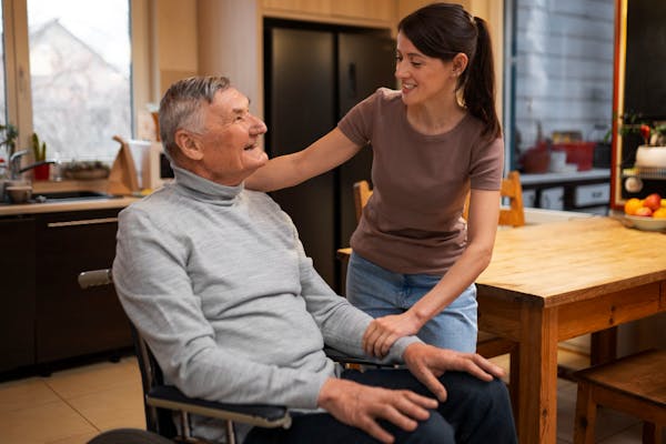 Accesso al lavoro e formazione: la proposta di legge per migliorare le condizioni dei caregiver familiari