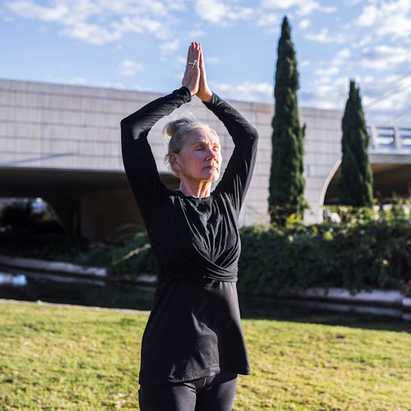 Posizioni Tai Chi per migliorare l'equilibrio e la flessibilità nelle persone anziane