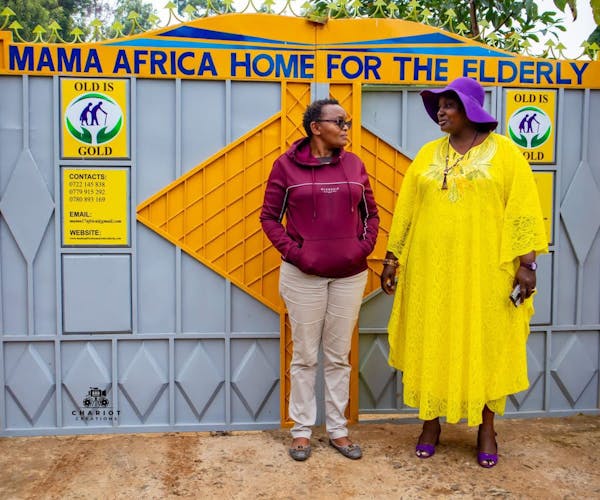 Mama Africa: la casa di riposo in Kenia che si prende cura degli anziani soli nei villaggi