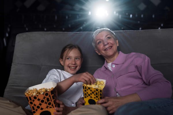 Film natalizi da guardare durante il weekend dell'Immacolata: i classici da non perdere