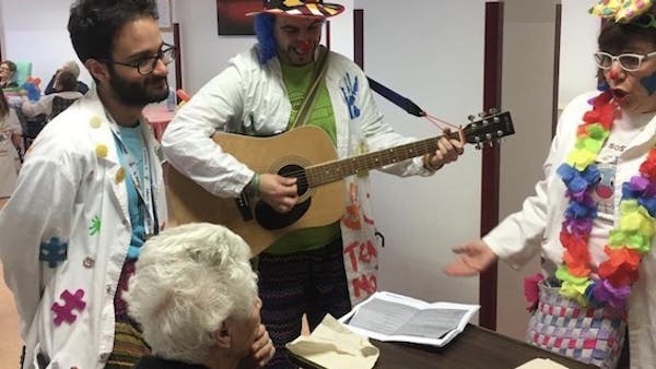 Clownterapia: l'importanza del sorriso per gli anziani in casa di riposo