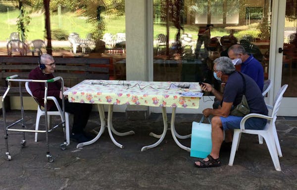 “Angelo”, l'apparecchio per sentire meglio, sarà prodotto in serie e donato alle Rsa