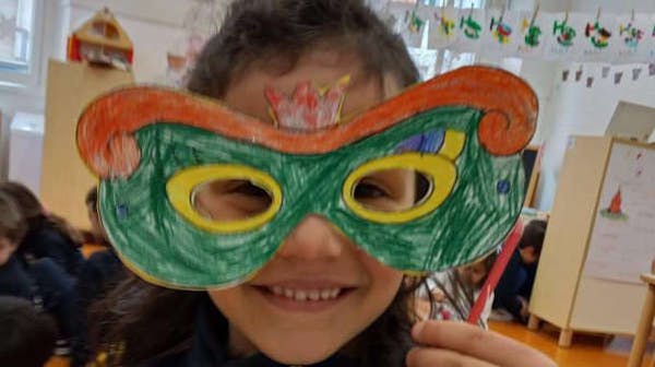 "Stronger Together": a Milano, con il progetto di Faes, i bambini adottano i nonni delle RSA