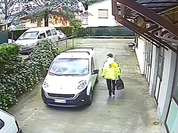 Rapinavano le case di riposo fingendosi corrieri: due arresti nel varesotto