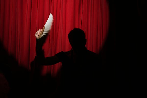 Esercizi di teatro per anziani: 7 pratiche per il benessere in terza età