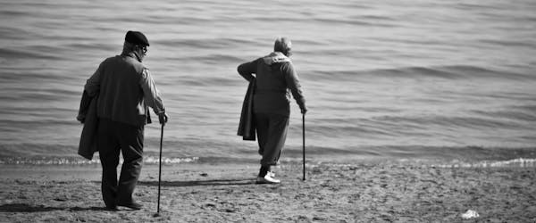 Anziani italiani sempre più longevi ma la salute tende a peggiorare dopo i 75 anni