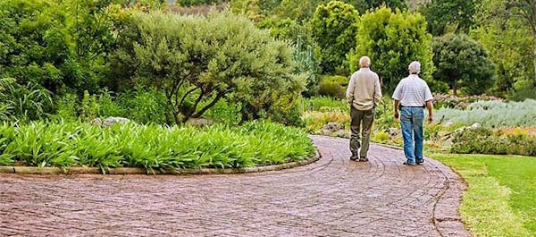 Un giardino zen per gli anziani ospiti di una casa di riposo