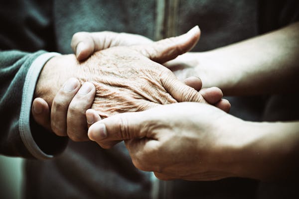 Australia: abuso di psicofarmaci sui malati di demenza senile, la denuncia di Human Rights Watch