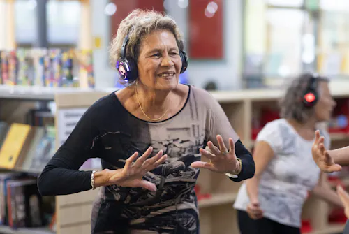 Musicoterapia anziani: quando il suono diventa una medicina