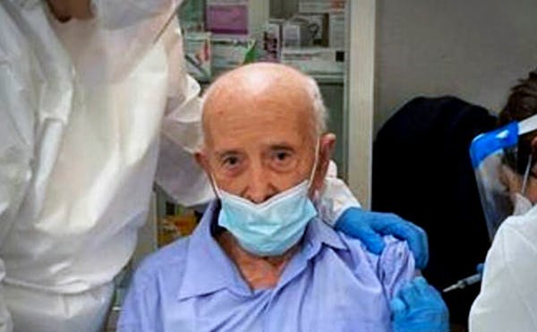 Vaccino Covid nelle RSA: dopo gli insulti degli haters, per Nonno Basilio arriva la solidarietà