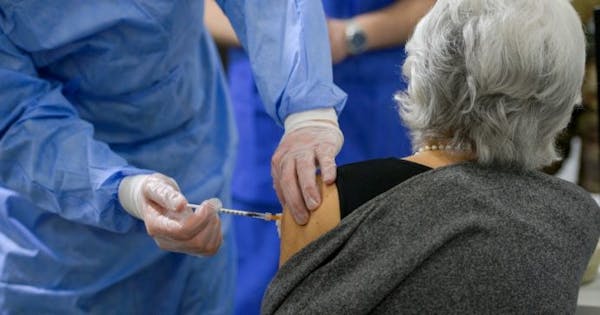 Vaccini anti-Covid 19: confermata anche in Italia la quarta dose per over 80 e ospiti delle RSA