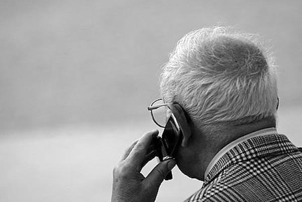 Letture telefoniche agli anziani: dalla Spagna, l'iniziativa 'Cuentos por telefono'