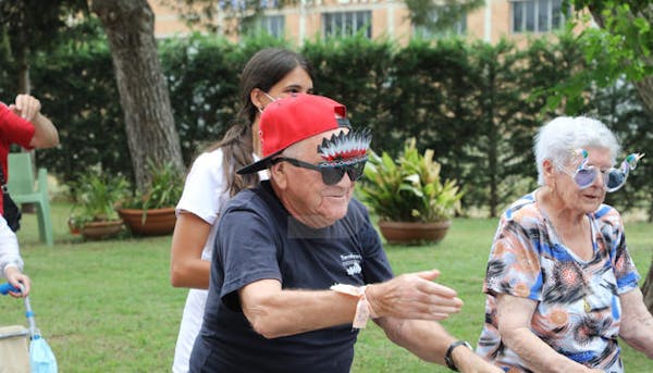 'Primabuela Sound': una casa di riposo in Catalogna ha organizzato il primo festival di musica per anziani