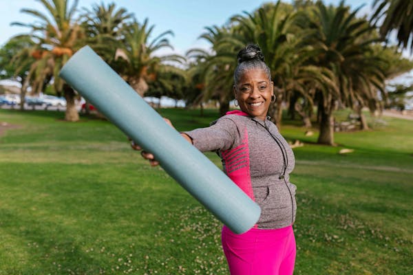 Esercizi base di pilates per ogni età e livello
