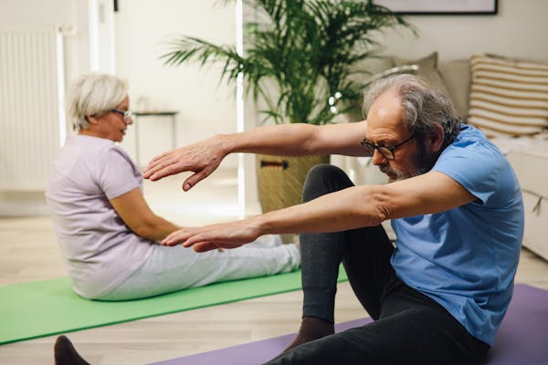 Ginnastica dolce anziani: idee per mantenersi in forma e consigli per iniziare
