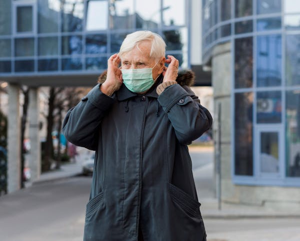 Proteggere le vie respiratorie: strategie per prevenire raffreddori e influenze negli anziani