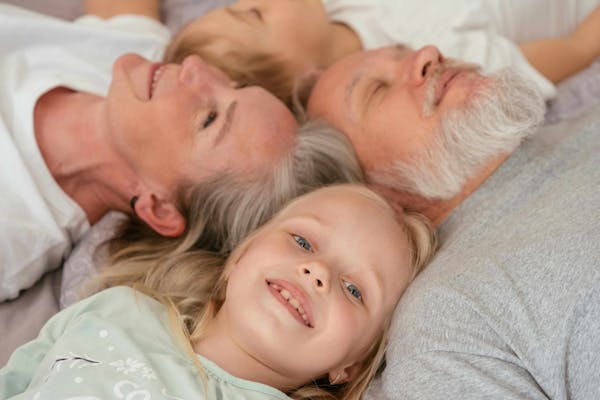 Cosa regalare ai nonni? 8 originali idee regalo per la loro festa