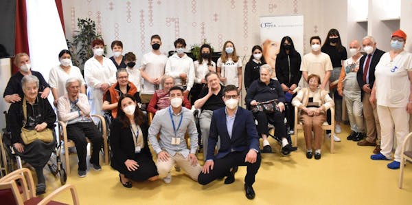Il valore della terza età: premiati alla Rsa di Trieste i giovani partecipanti al concorso letterario