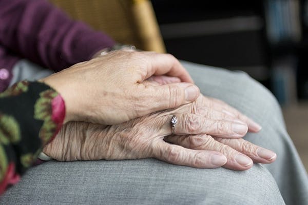 Aumento dei costi: indagine Uneba denuncia perdita per il 79% delle RSA non profit