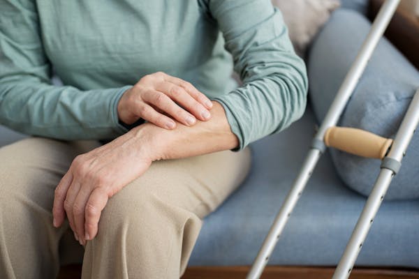 Neurostimolatore innovativo impiantato per la prima volta in Italia su un paziente affetto da Parkinson