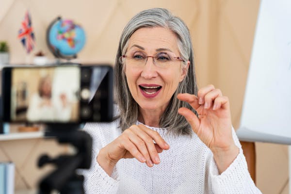 Corsi online per anziani: apprendere nuove passioni dalla comodità di casa