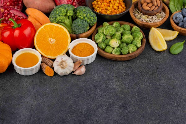 Alimenti che rafforzano il sistema immunitario: come aumentare le difese con la giusta alimentazione