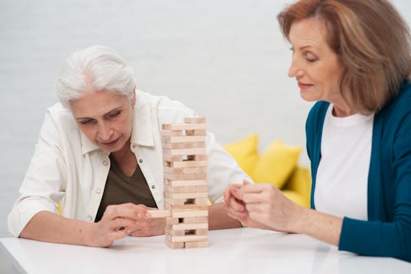 Terapia occupazionale per anziani: attività e benefici