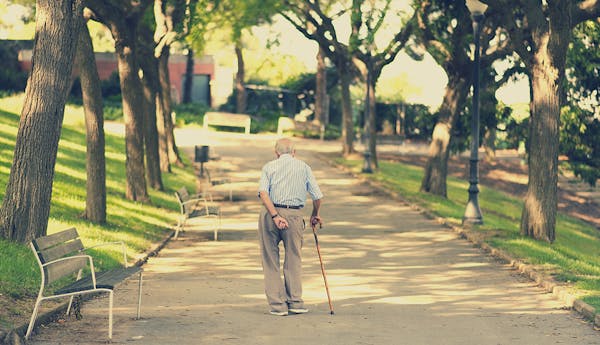 Il wandering negli anziani: tutto quello che devi sapere