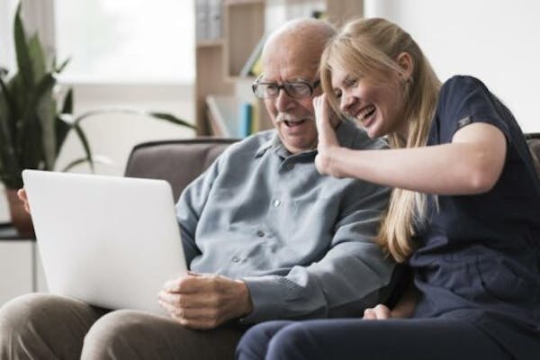 Progetto “Ciao”: l’iniziativa di Fondazione Amplifon a sostegno dell’inclusività in video connessione