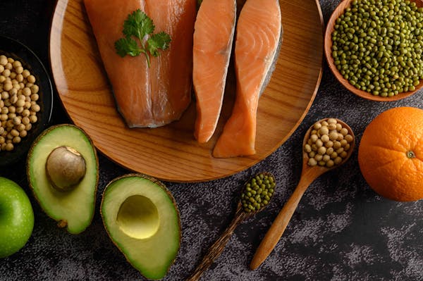Benefici degli omega 3 per il cuore: come gli acidi grassi proteggono la salute cardiovascolare