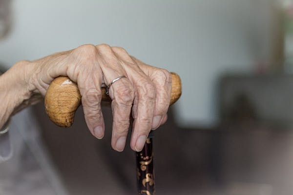 In Piemonte le famiglie con persone non autosufficienti riceveranno un contributo di 600 euro al mese