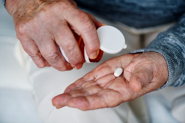 Più di 3 milioni di anziani rinunciano alle cure, segnala l'Iss