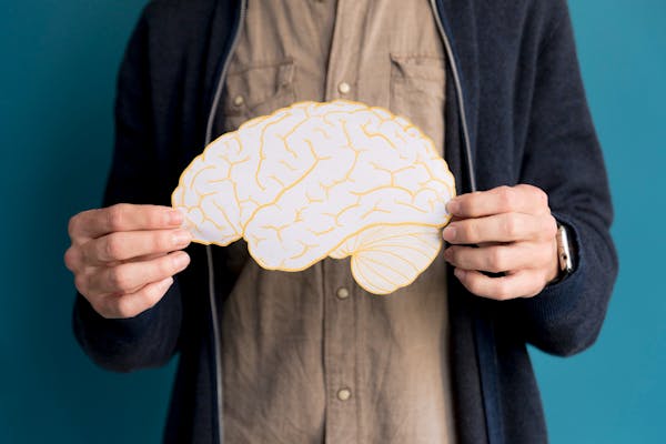 Parkinson e demenza: nuova ricerca rivela collegamenti tra sintomi cognitivi precoci