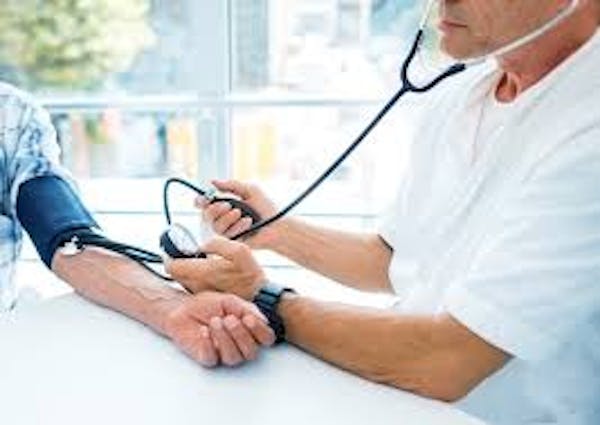 Pressione arteriosa: nuovi valori di riferimento per gli anziani over 65