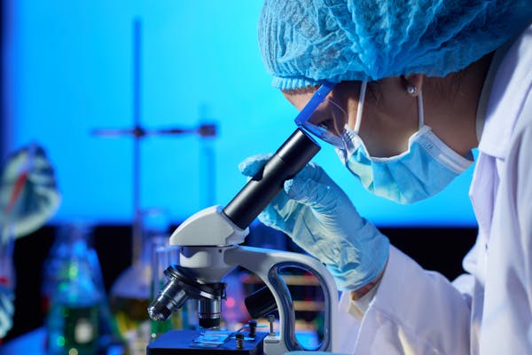 Scoperta biomedica di giovane ricercatrice italiana potrebbe rivoluzionare la terapia dell'Alzheimer