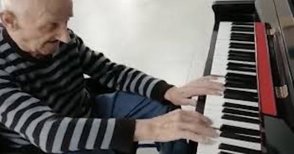 La musica riempie il cuore di gioia alla RSA Massimo D’Azeglio di Torino
