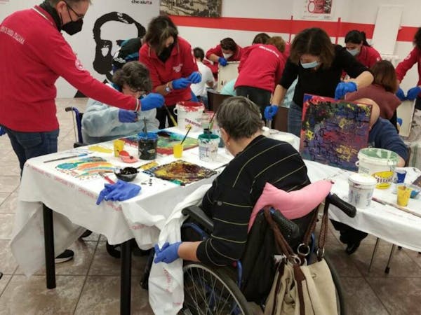 “I colori dell'arte”: in mostra alla Domitys Quarto Verde le opere realizzate da anziani e disabili