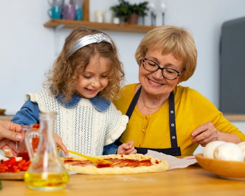 Giornata Mondiale della Pizza: attività e ricette per anziani da fare in compagnia