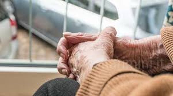 Anziani e Caregiver: la vera emergenza è l'isolamento e l'assenza di una rete sociale