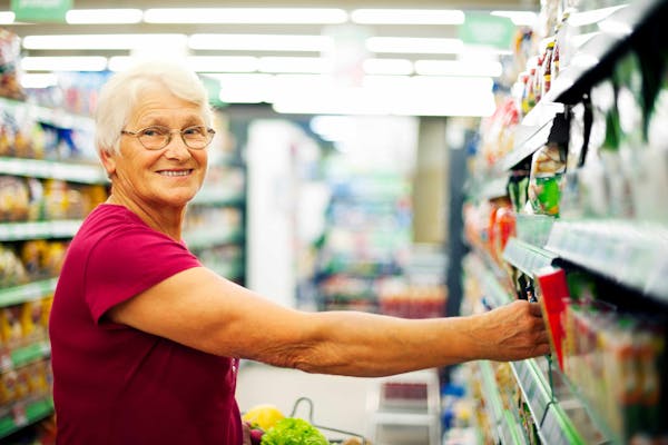 Come risparmiare sulla spesa senza rinunciare alla qualità: strategie per anziani e famiglie