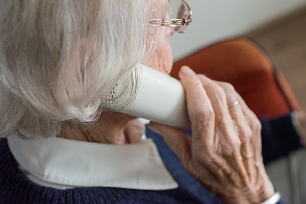 A Napoli uno sportello telefonico aiuterà familiari e caregiver delle persone con demenza