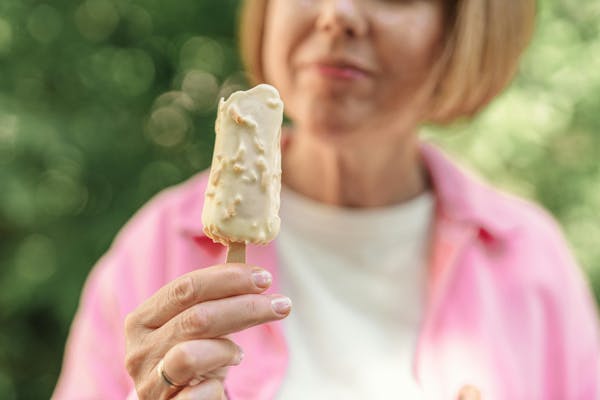 Alimentazione anziani estate: affrontare il caldo con gusto e sicurezza