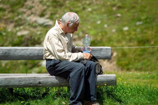 Temperature altissime e abbandono: il rischio di mortalità tra gli anziani aumenta del 50% nel periodo più caldo dell'anno