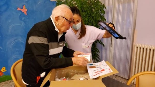Nipoti di Babbo Natale: l'iniziativa esaudisce i desideri degli anziani residenti nelle RSA di tutta Italia