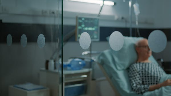Ogni anno 2 milioni di giorni di ricovero oltre il necessario per pazienti anziani 