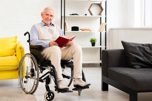 Ausili per anziani con disabilità: come scegliere dispositivi utili per la vita quotidiana