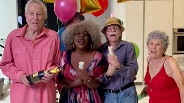 Retirement House: la Casa di Riposo su Tik Tok che fa impazzire il web 