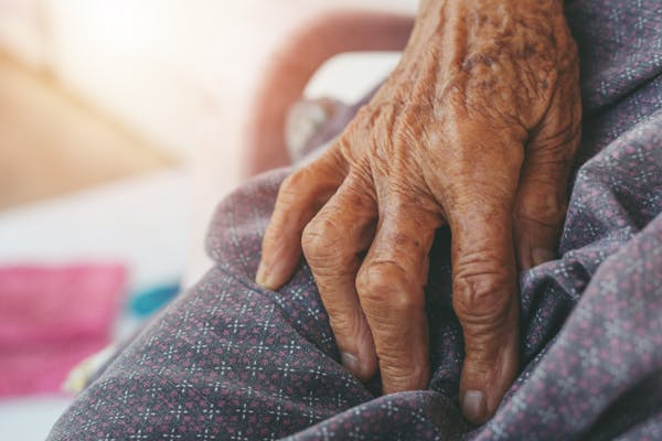 Piemonte: via alle domande per il bonus di 600 euro al mese per assistere anziani e disabili