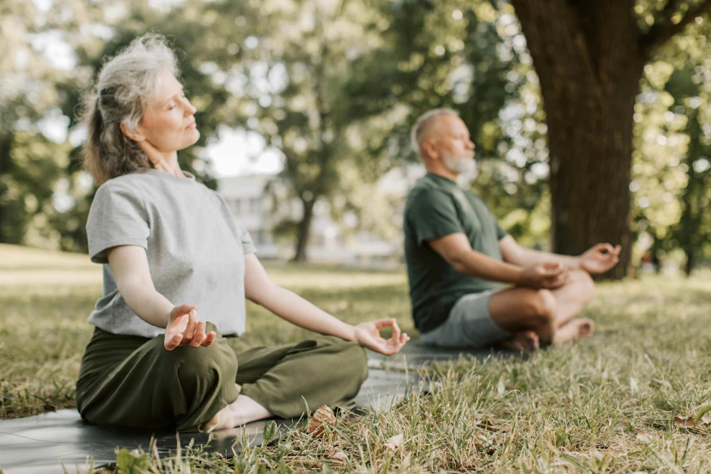 Mindfulness per anziani: esercizi e app per la longevità